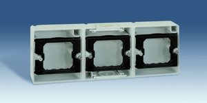 Фото Simon 44 Aqua 4400765-035 Коробка монтажная 3 поста (горизонтальная, накладная, IP55)