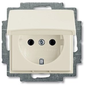 Фото ABB Basic55 2CKA002018A1503 Розетка с заземляющим контактом (IP44, 16 А, крышка, в сборе, скрытая установка, chalet-белый)