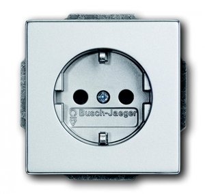 Фото ABB Future Linear 2CKA002011A6213 Розетка с заземляющим контактом (16A, безвинт. клеммы, под рамку, скрытая установка, серебристо-алюминиевая)