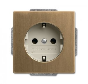 Фото ABB Династия 2CKA002011A6245 Розетка с заземляющим контактом (16A, винт. клеммы, под рамку, скрытая установка, шторки, античная латунь/слоновая кость)