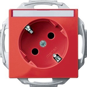 Фото Schneider Electric Merten System M MTN2372-0306 Розетка с заземляющим контактом и полем для написи 45° (16 А, под рамку, шторки, скрытая установка, рубиново-красная)