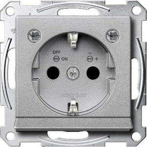 Фото Schneider Electric Merten System M MTN2304-0460 Розетка с заземляющим контактом (16 А, под рамку, подсветка, шторки, скрытая установка, алюминий)