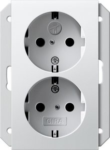 Фото Gira System55 273503 Розетка двойная SCHUKO с заземляющим контактом (16 А, шторки, маркировка, под рамку, скрытая установка, белая глянцевая)