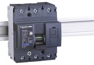 Фото Schneider Electric Acti 9 18729 Автоматический выключатель трехполюсный 50А (12 кА, MA)