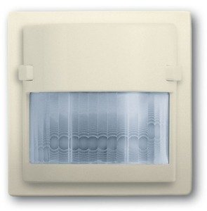 Фото ABB Carat/Future Linear/Solo 2CKA006800A2099 Датчик движения с селективной линзой (180°, с/у, слоновая кость)
