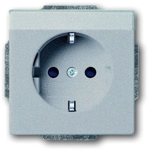 Фото ABB Future Linear 2CKA002011A3810 Розетка с заземляющим контактом (16A, поле для надписи, под рамку, скрытая установка, серебристо-алюминиевая)