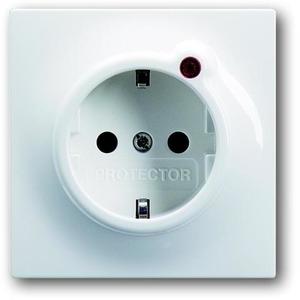 Фото ABB Impuls 2CKA002011A3841 Розетка Schuko (16A, под рамку, с/у, з/к, защита от перенапряжения, белая)
