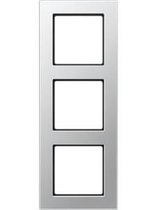 Фото Jung A550 A5583BFAL Рамка 3-постовая (ударопрочная, универсальная, алюминий)