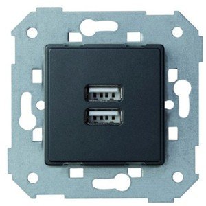 Фото Simon Simon 82 7501096-039 Зарядное устройство (2хUSB, механизм, скрытая установка, графит)