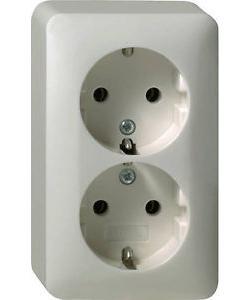 Фото Gira Surface 078013 Розетка с заземляющим контактом (16 А, в сборе, открытая установка, белая)
