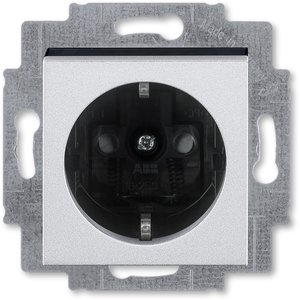 Фото ABB Levit 2CHH203457A6070 Розетка с заземляющим контактом (16 А, шторки, под рамку, скрытая установка, серебро/дымчатый черный)