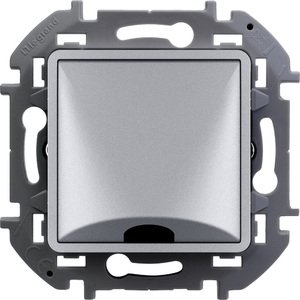 Фото Legrand Inspiria 673892 вывод кабеля для скрытого монтажа, максимальный диаметр кабеля 12 мм, с зажимом для крепления, цвет "Алюминий"