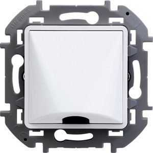 Фото Legrand Inspiria 673890 вывод кабеля для скрытого монтажа, максимальный диаметр кабеля 12 мм, с зажимом для крепления, цвет "Белый"
