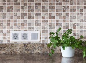 Фото Legrand Inspiria 673956 рамка декоративная универсальная, 3 поста, для горизонтальной или вертикальной установки, цвет "Жемчуг"