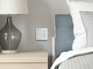 Фото Legrand Inspiria 673810 термостат для теплого пола с выносным датчиком в комплекте, максимальный ток 16 А, напряжение ~230 В, цвет "Белый"