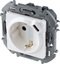 Фото Legrand Inspiria 673770 комбинированная розетка 2К+З с зарядным устройством USB тип С для скрытого монтажа, цвет "Белый". Максимальный ток розетки 16АХ, напряжение розетки ~250В, напряжение зарядного устройства =5В, максимальный зарядный ток 1500 мА.