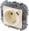 Фото Legrand Inspiria 673771 комбинированная розетка 2К+З с зарядным устройством USB тип С для скрытого монтажа, цвет "Слоновая кость". Максимальный ток розетки 16АХ, напряжение розетки ~250В, напряжение зарядного устройства =5В, максимальный зарядный ток 1500 мА.